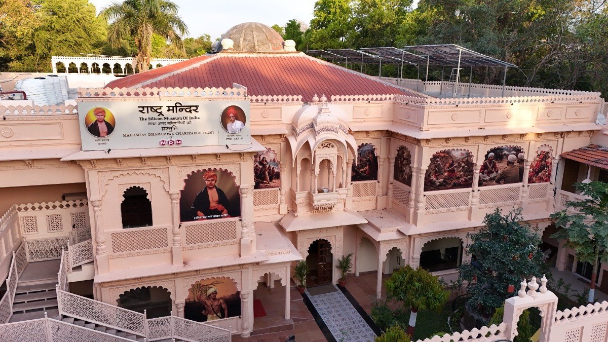 राष्ट्र मंदिर - जीवंत सिलिकॉन म्यूजियम